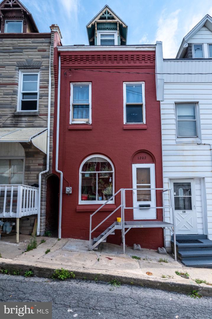1202 Fidelity St Property Photo 1