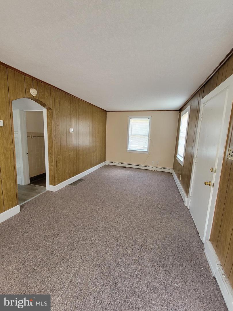 237 S Franklin St Property Photo 4