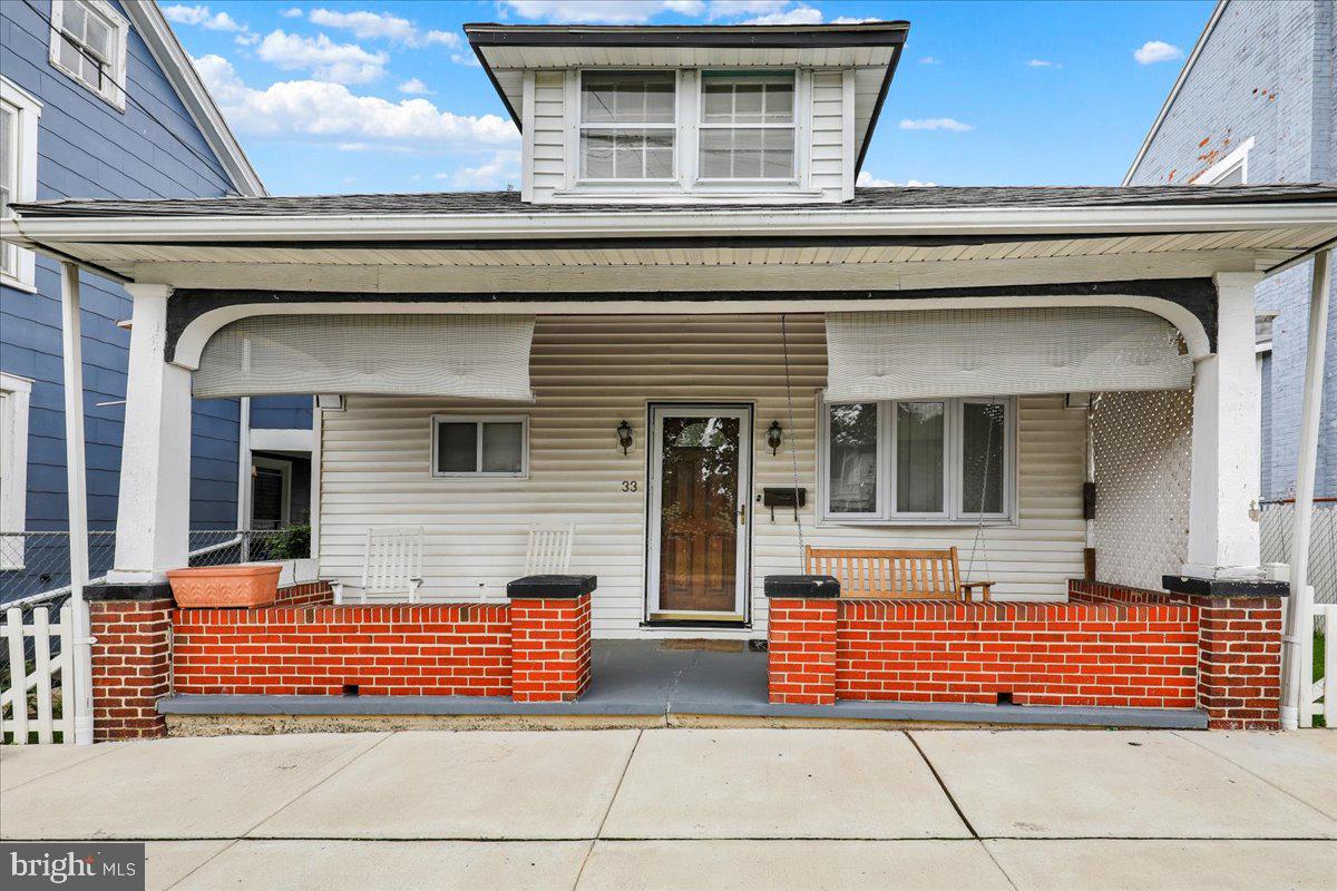33 N Richmond St Property Photo 1