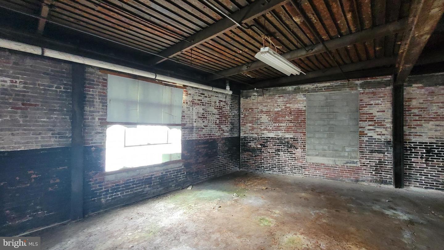 722 Spring St Property Photo 17