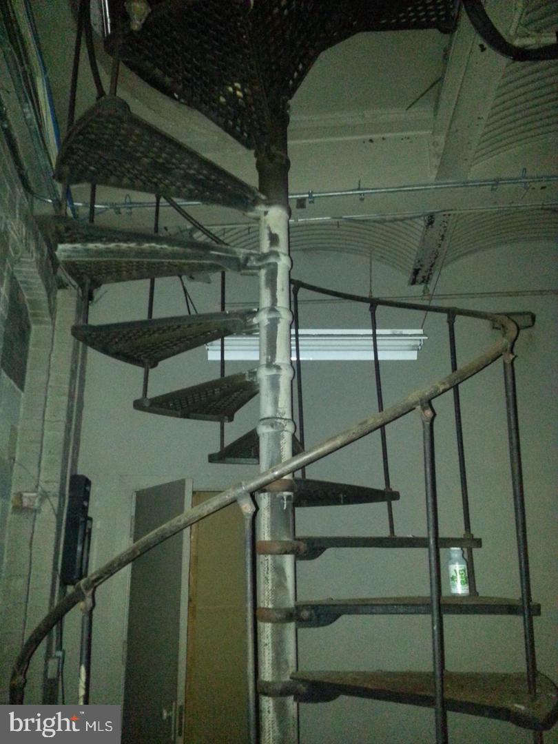 722 Spring St Property Photo 49