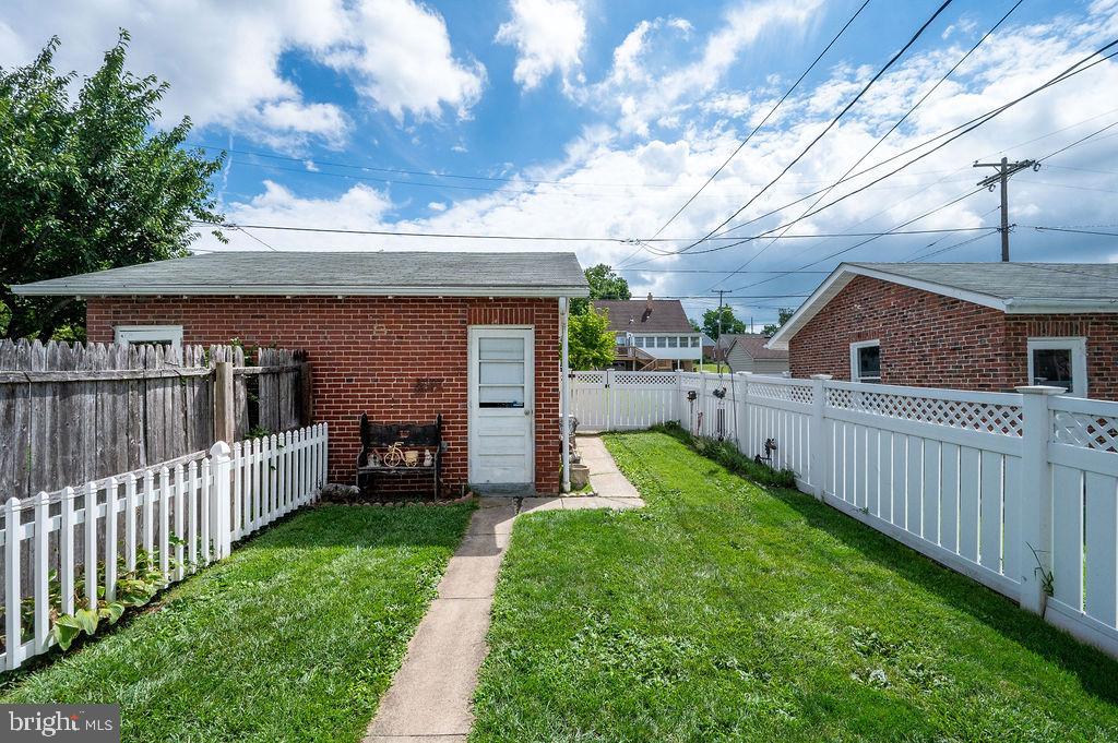 1532 Fayette Ave Property Photo 42