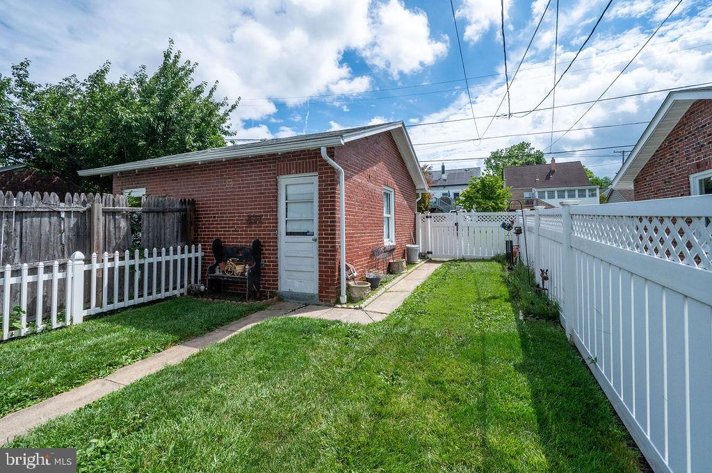 1532 Fayette Ave Property Photo 43