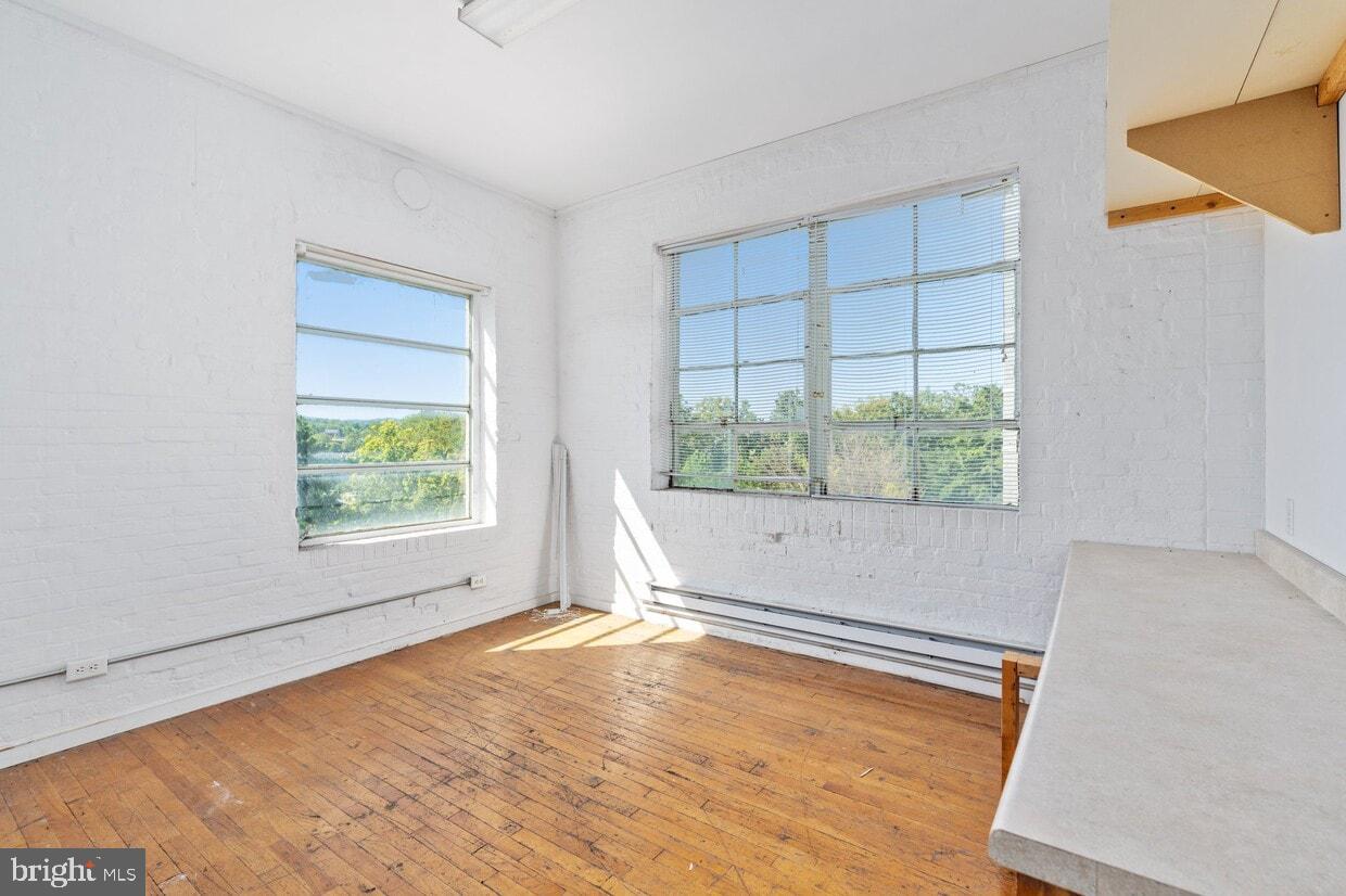 105 Washington St Property Photo 4