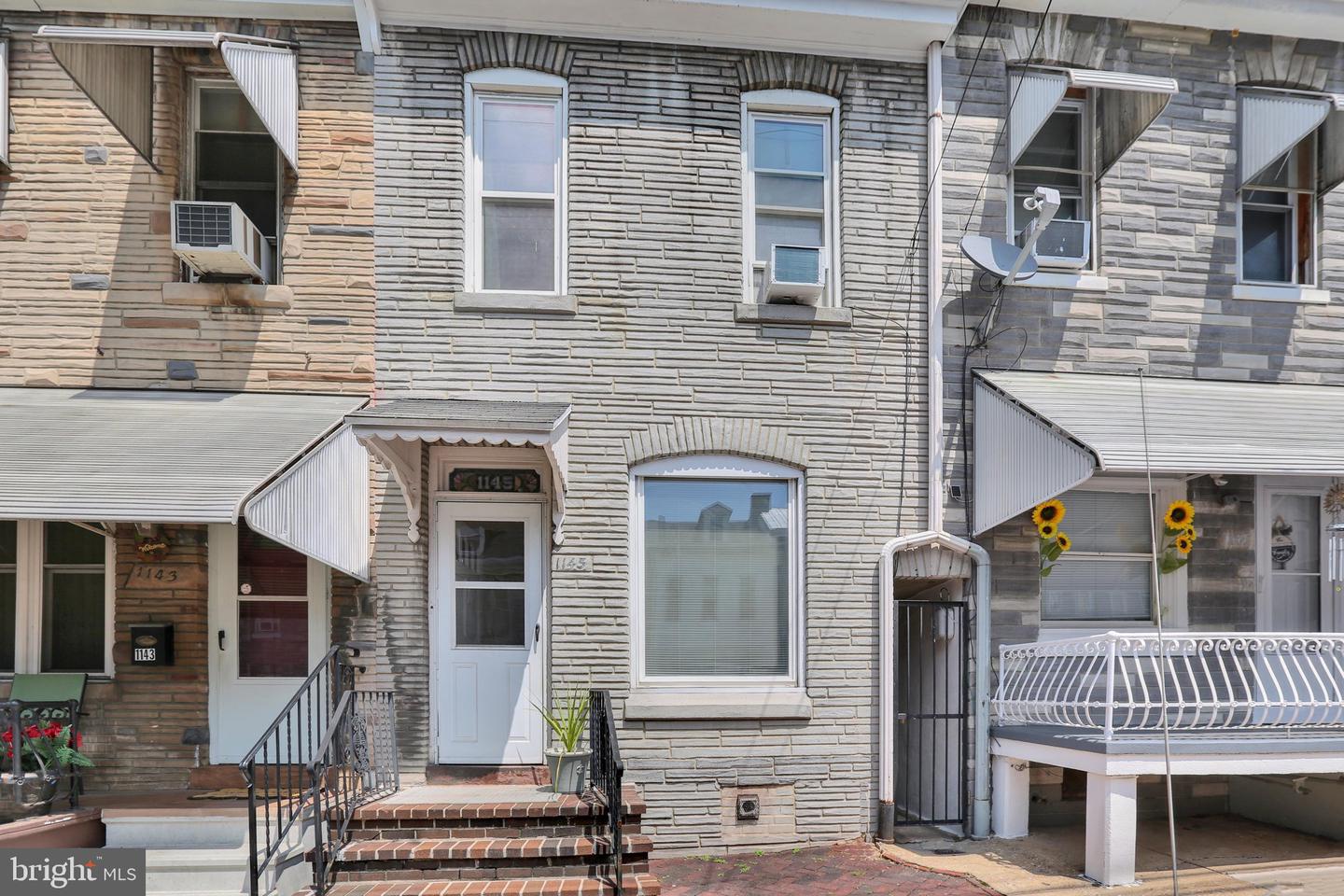 1145 CHESTNUT ST Property Photo 1