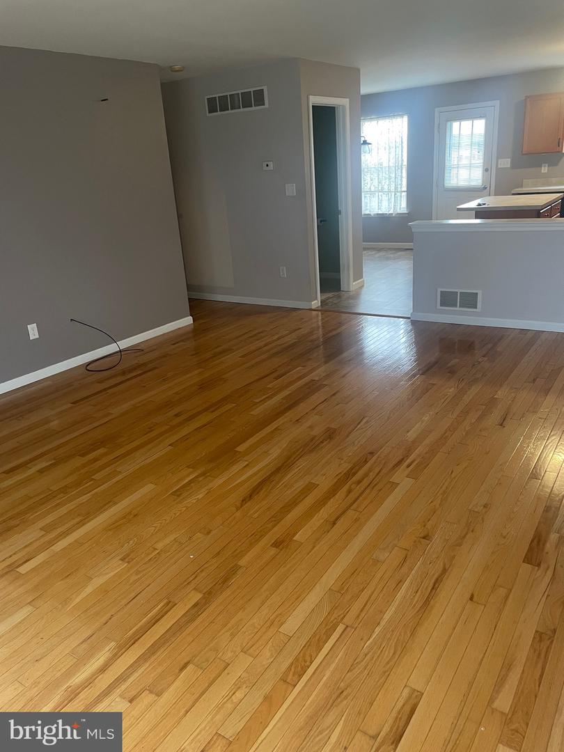 517 Park Ave Property Photo 9