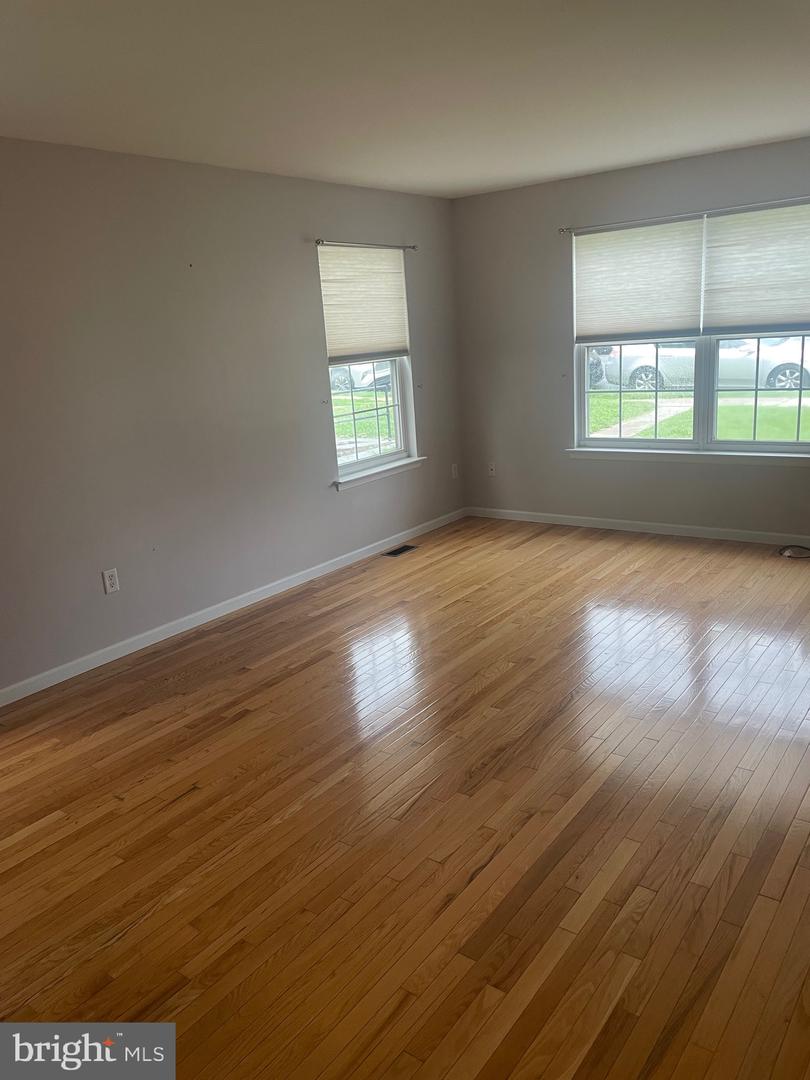 517 Park Ave Property Photo 10
