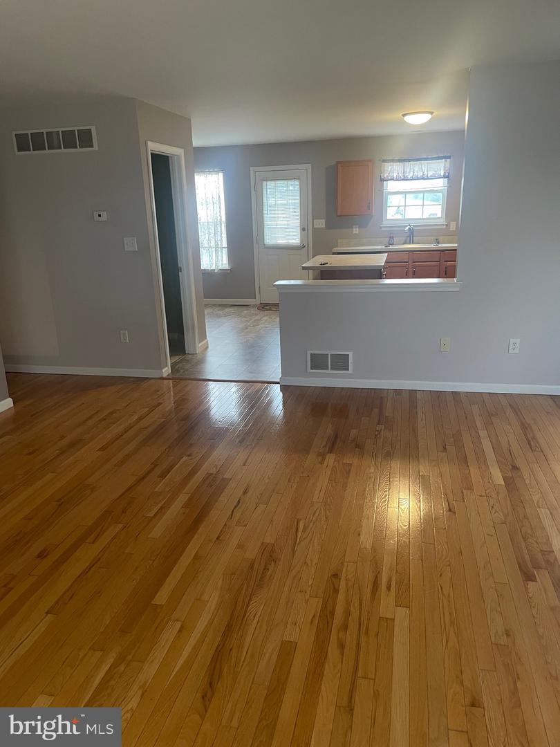 517 Park Ave Property Photo 12