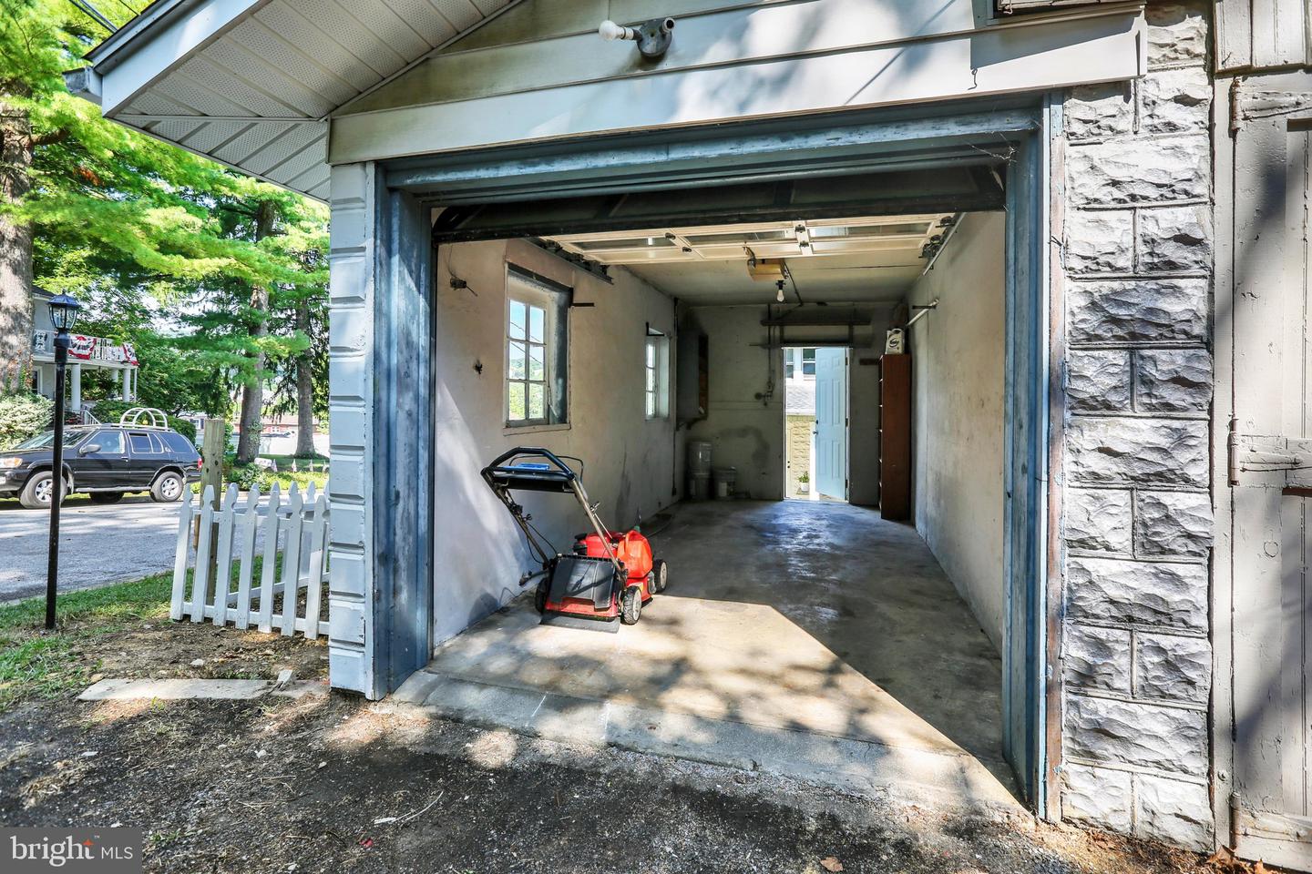 929 John St Property Photo 7