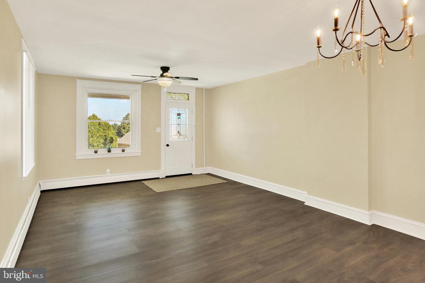 929 John St Property Photo 11