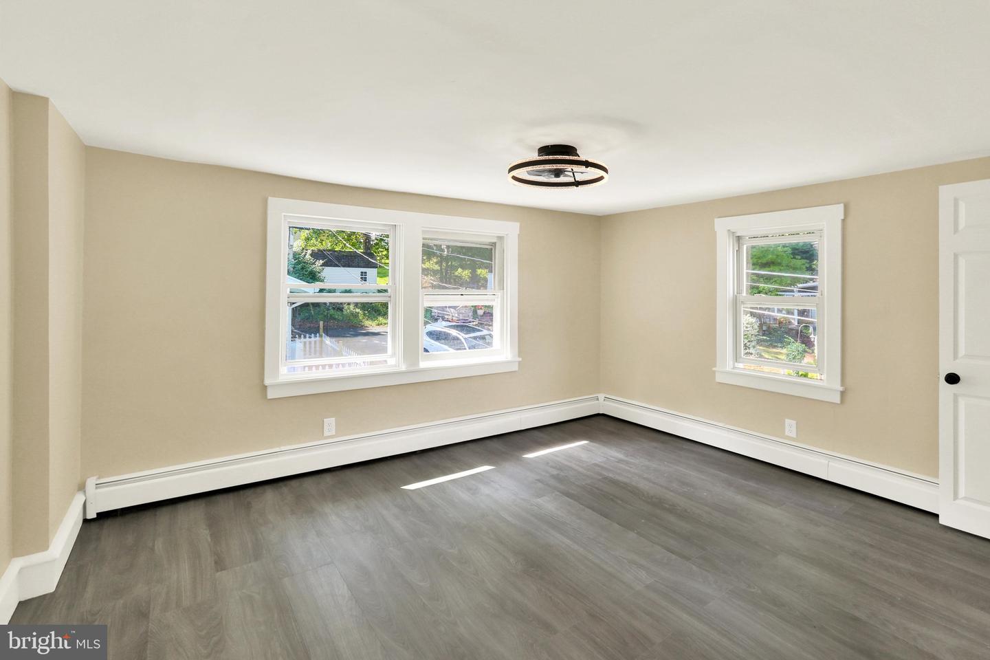 929 John St Property Photo 16