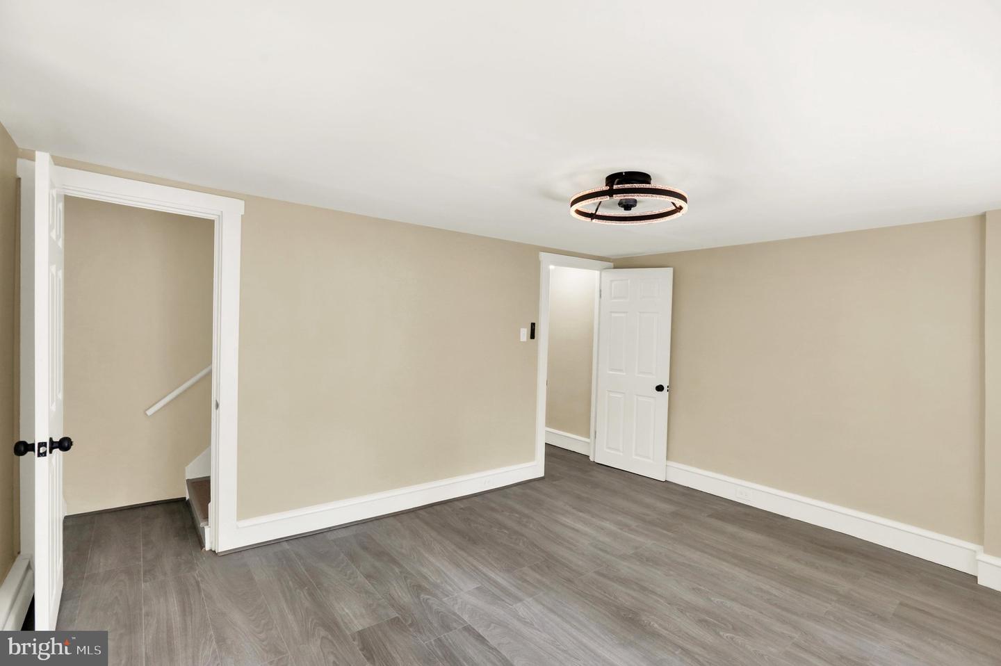 929 John St Property Photo 18