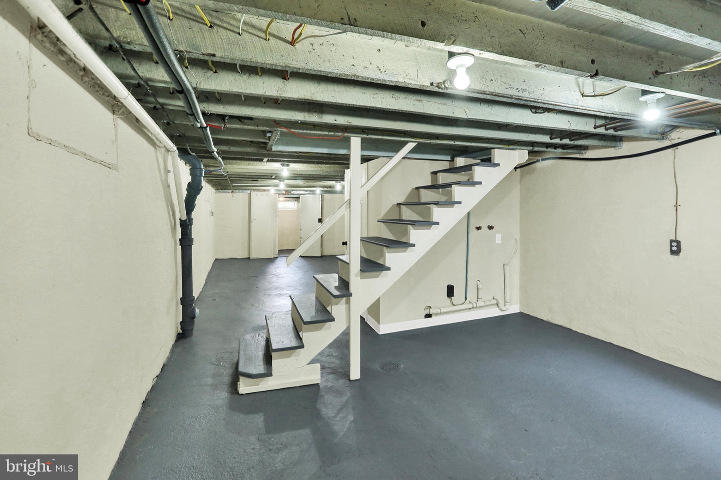 929 John St Property Photo 29