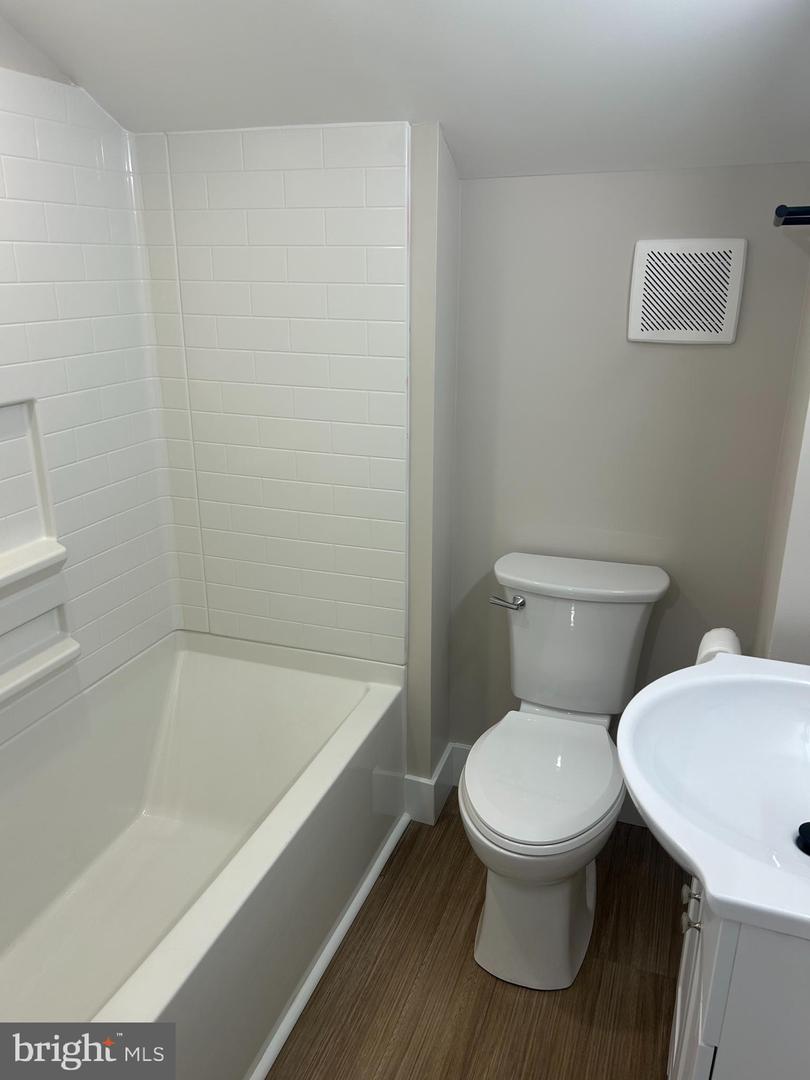71 Dreamland Park Dr #penthouse Property Photo 5