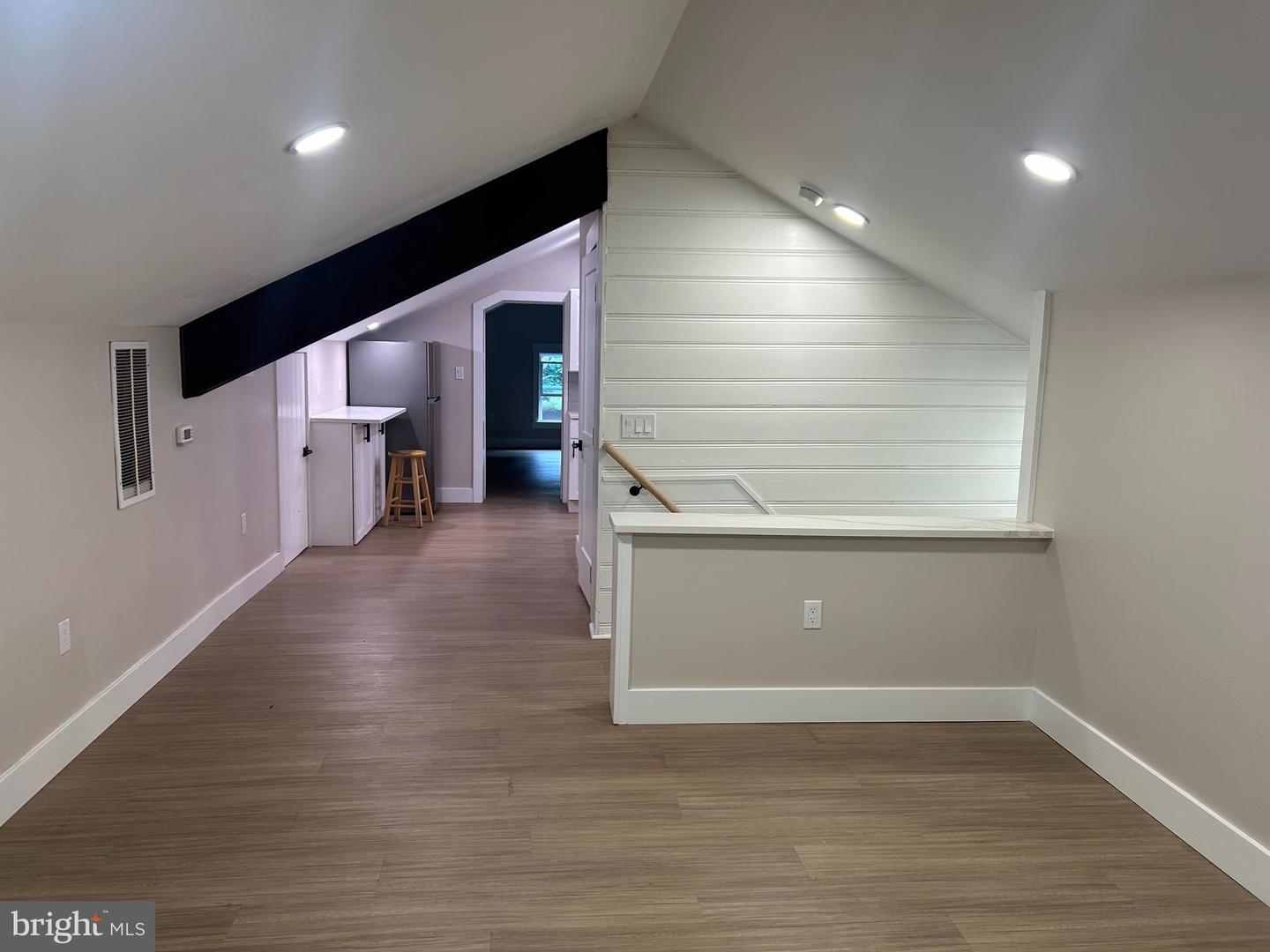 71 Dreamland Park Dr #penthouse Property Photo 6