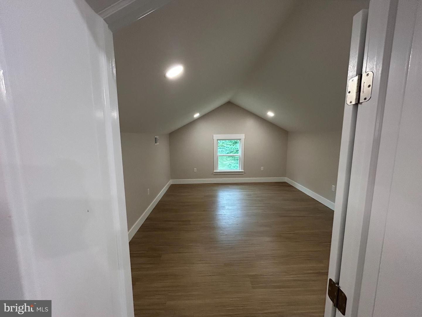 71 Dreamland Park Dr #penthouse Property Photo 9