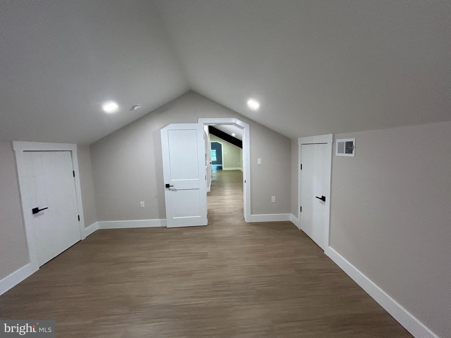 71 Dreamland Park Dr #penthouse Property Photo 10