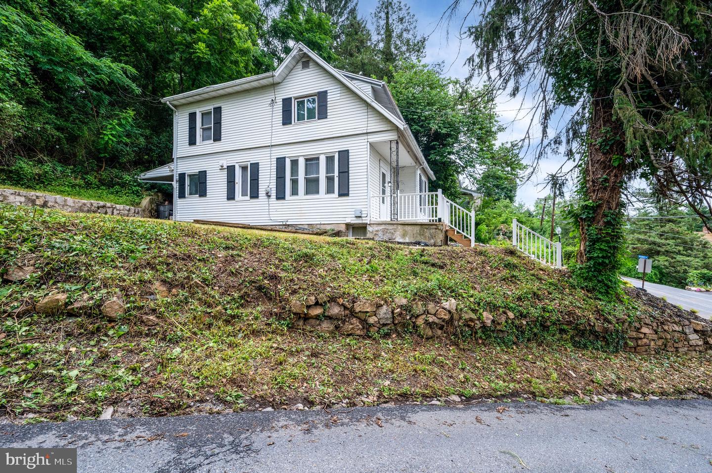 1050 Friedensburg Rd Property Photo 8