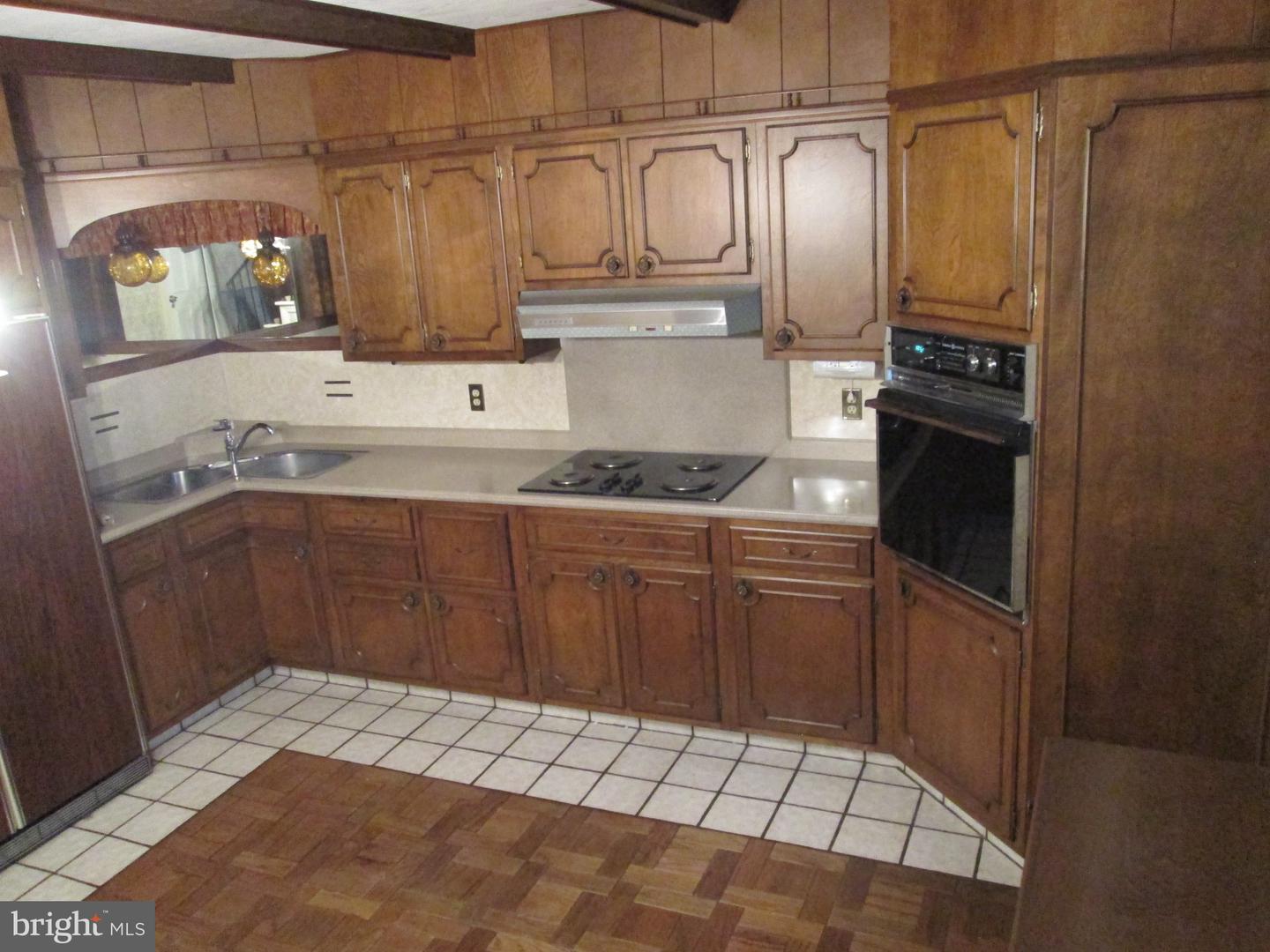 1043 Walnut St Property Photo 3