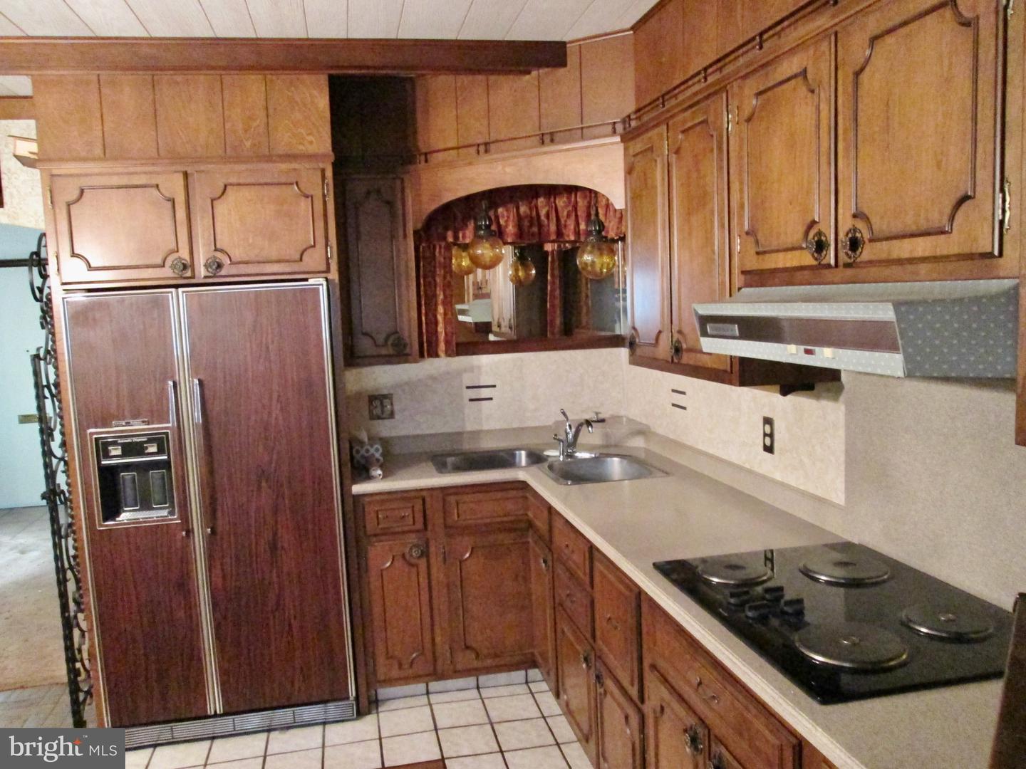 1043 Walnut St Property Photo 4
