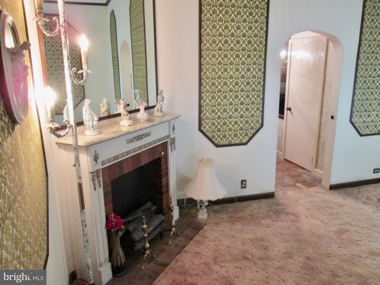 1043 Walnut St Property Photo 8