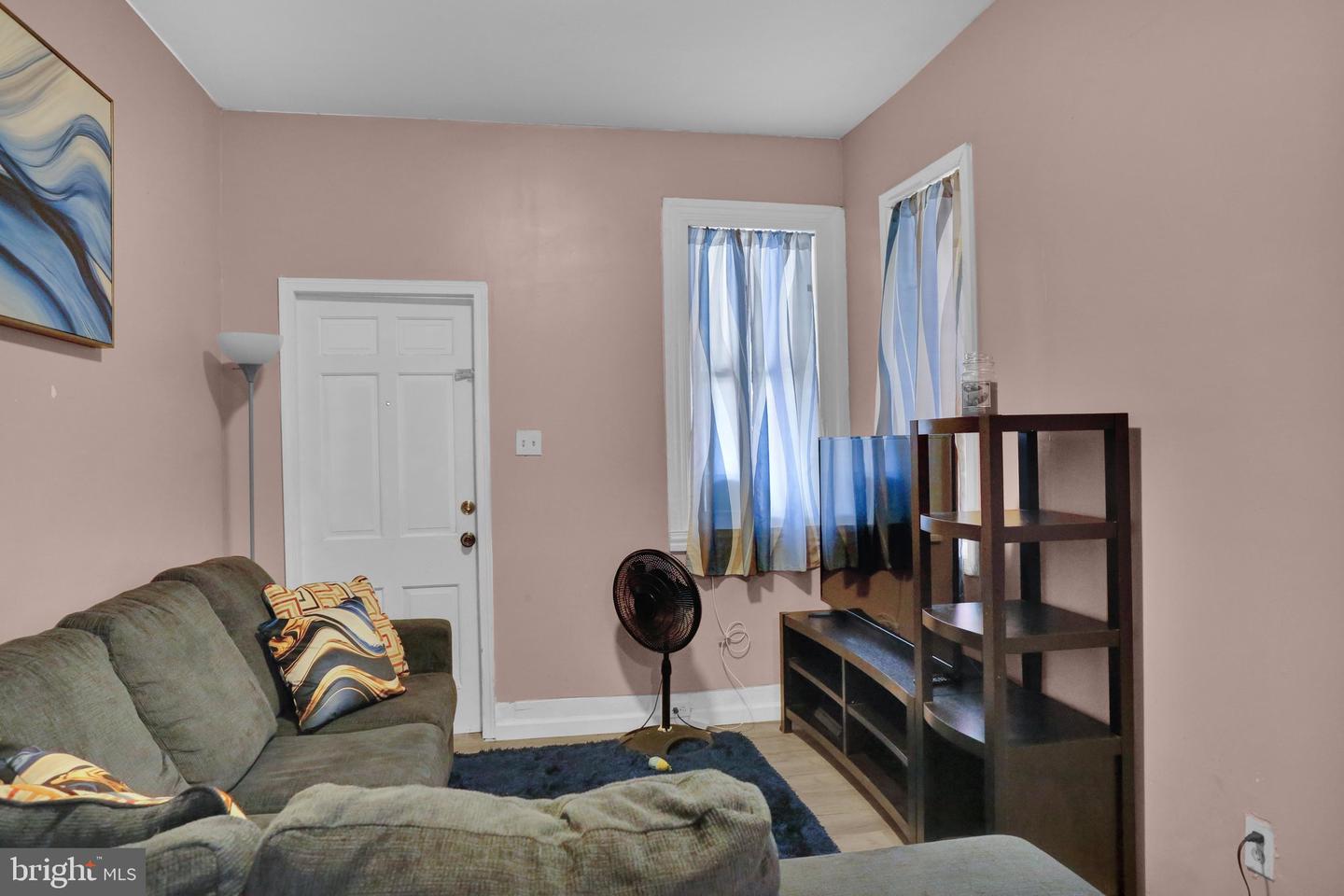 833 Green St Property Photo 4