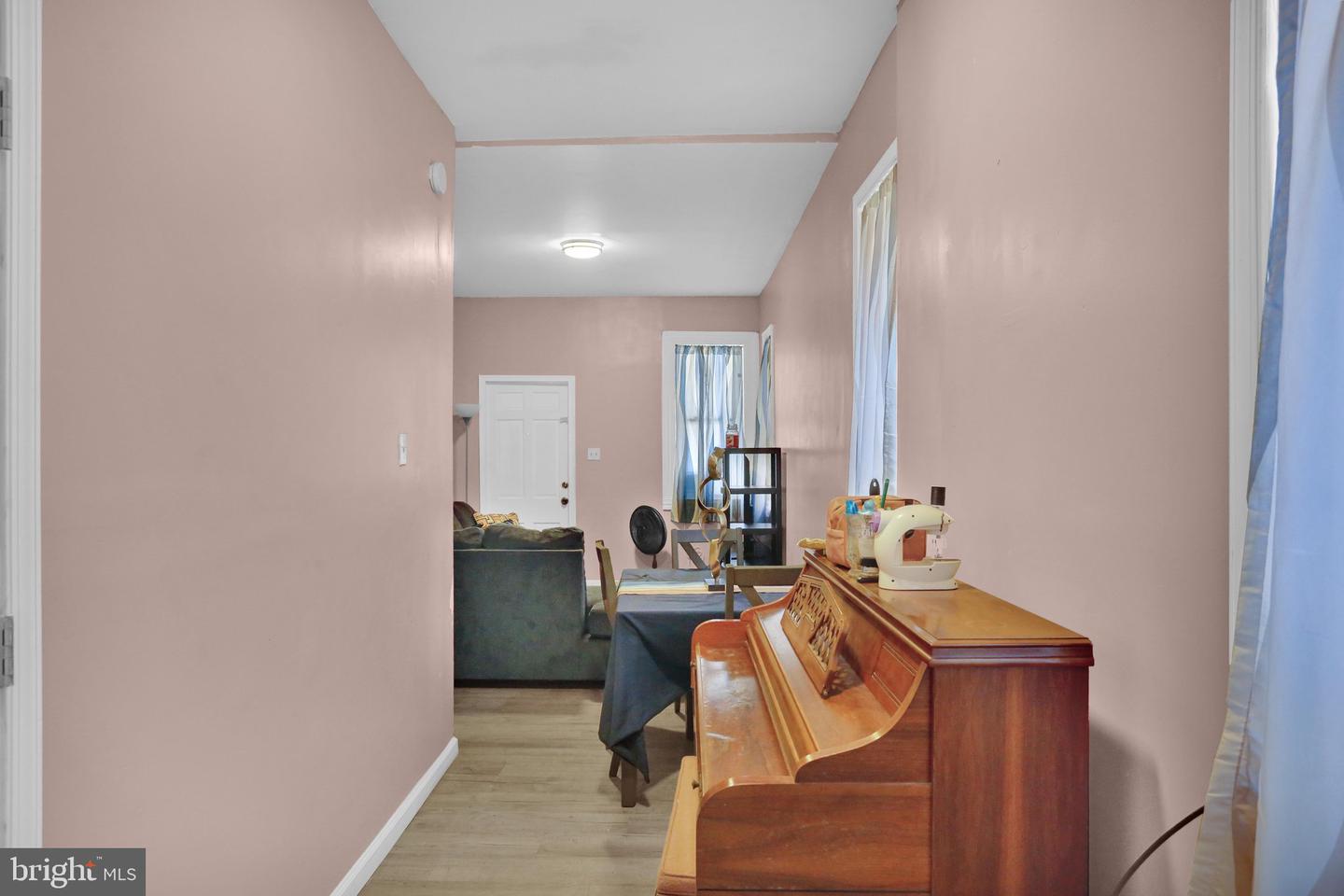 833 Green St Property Photo 5