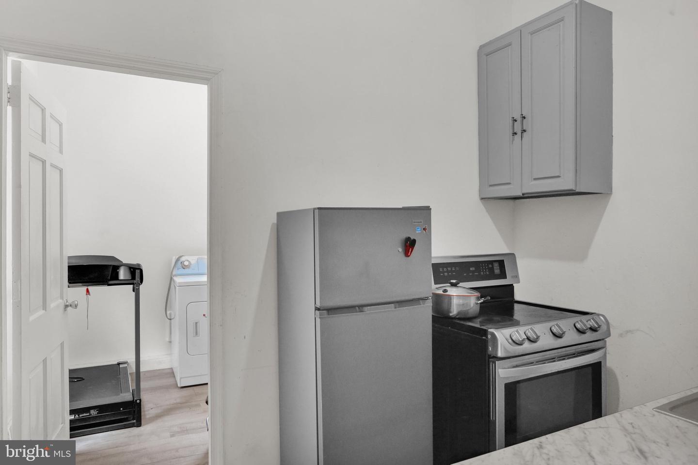 833 Green St Property Photo 6