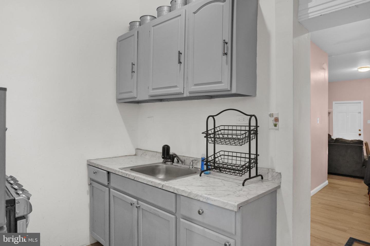 833 Green St Property Photo 7