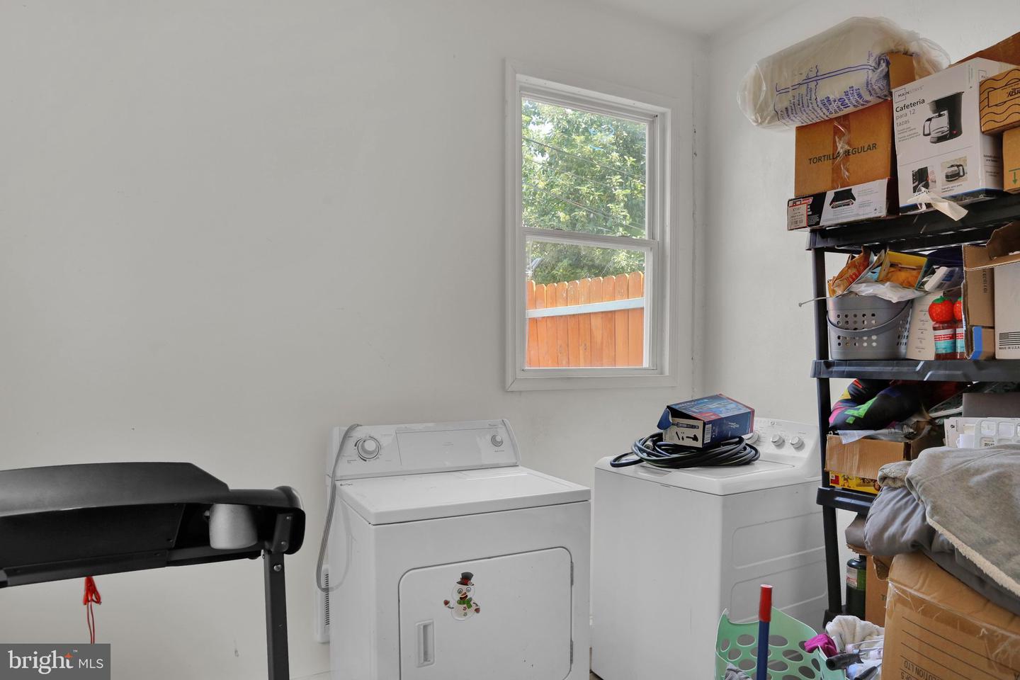 833 Green St Property Photo 8