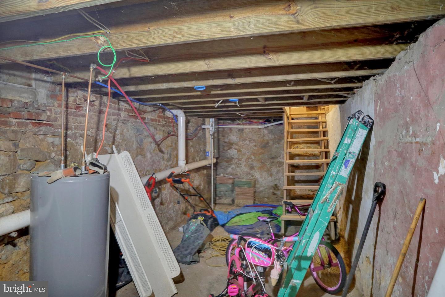 833 Green St Property Photo 16