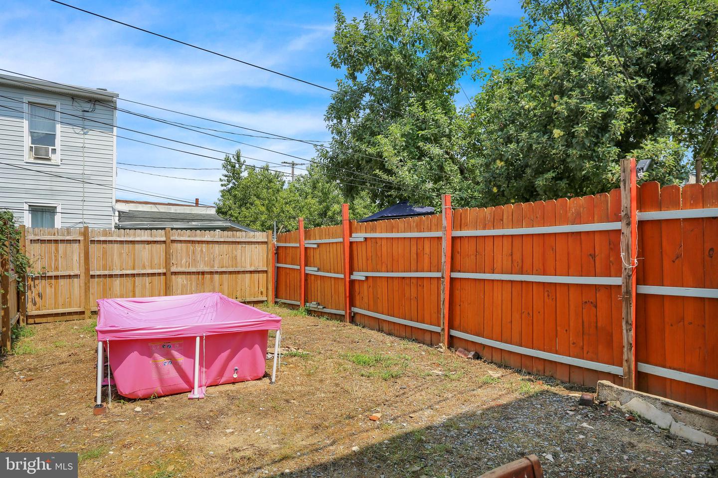 833 Green St Property Photo 18