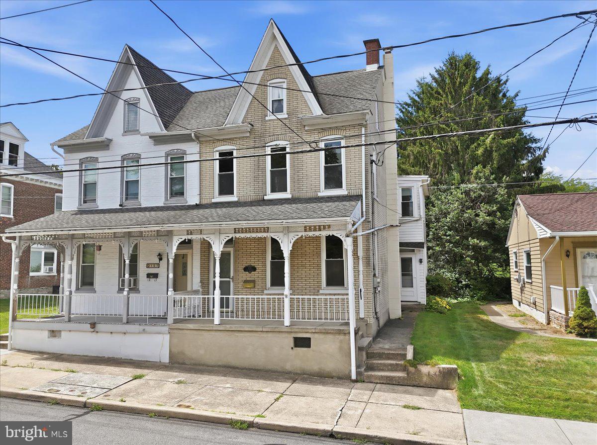 105 S Whiteoak St Property Photo 1