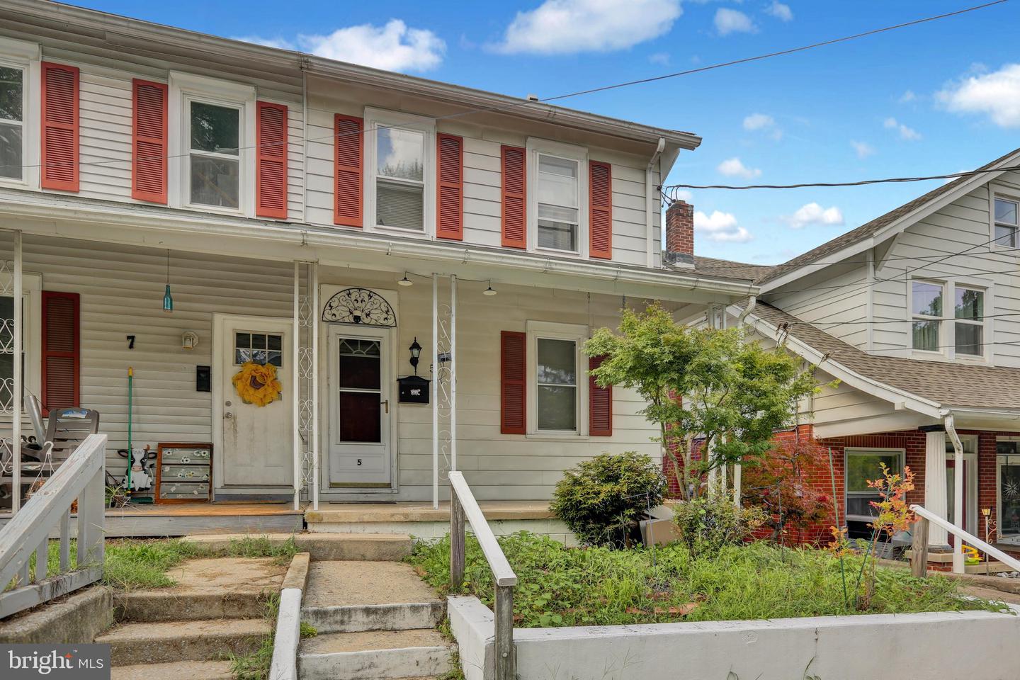 5 Monroe St Property Photo 1