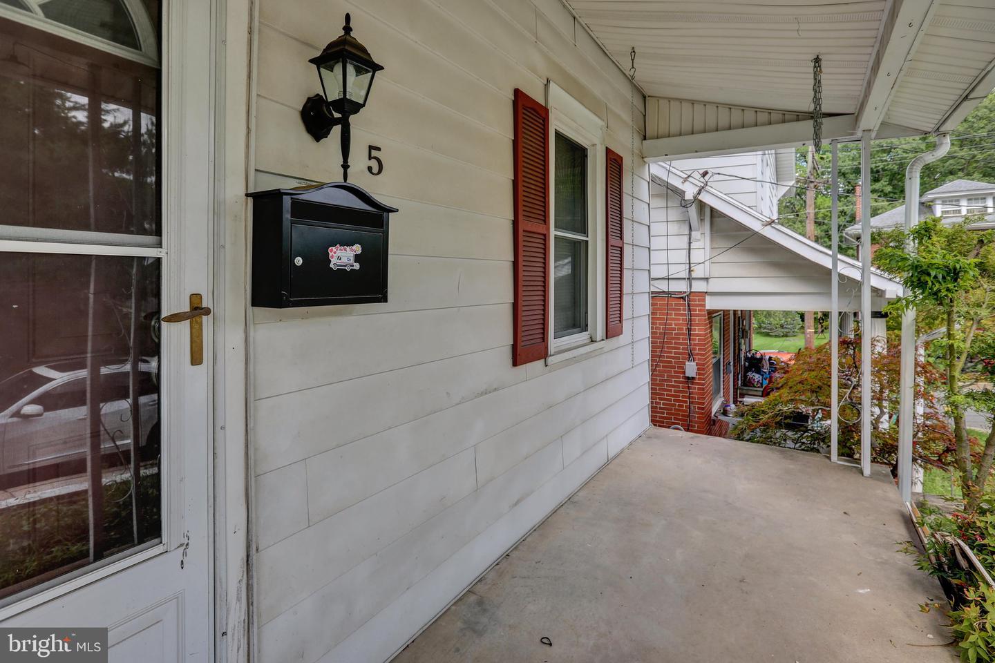 5 Monroe St Property Photo 3