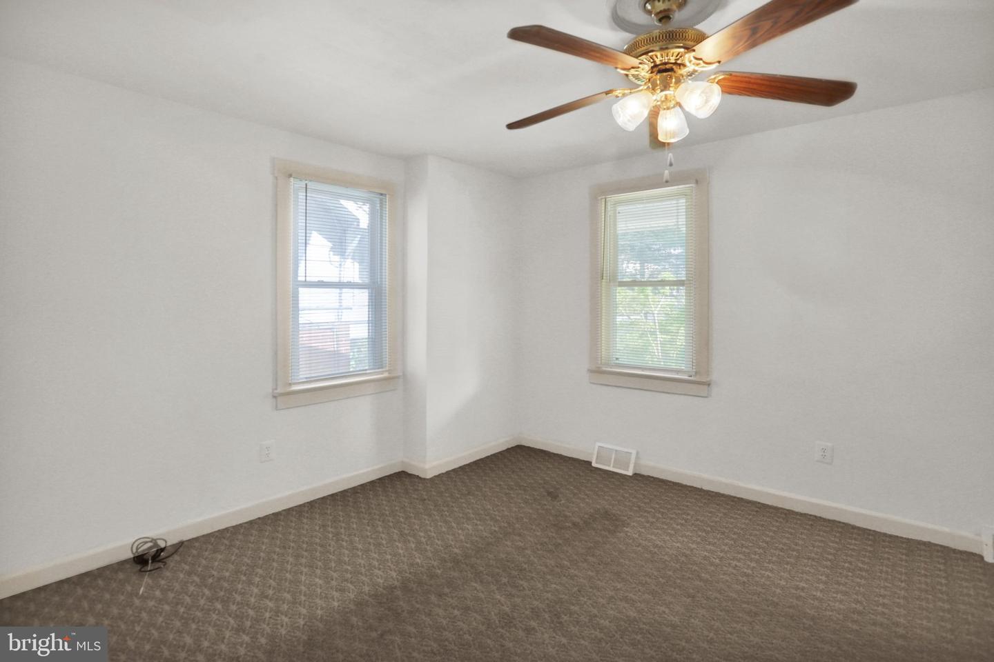 5 Monroe St Property Photo 5