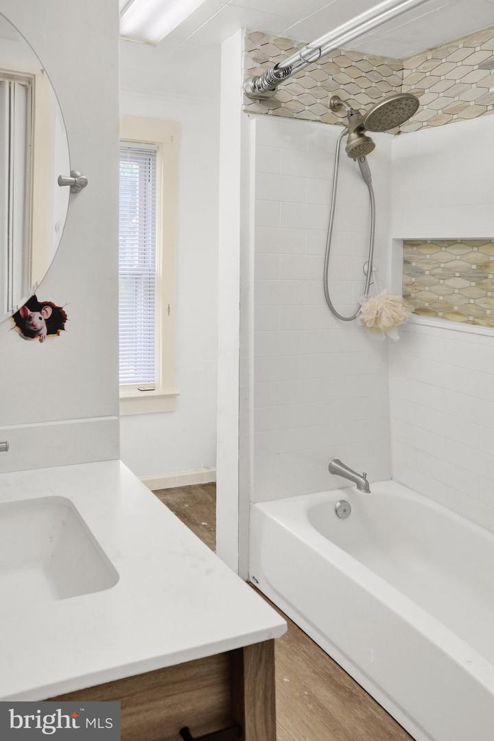 5 Monroe St Property Photo 10