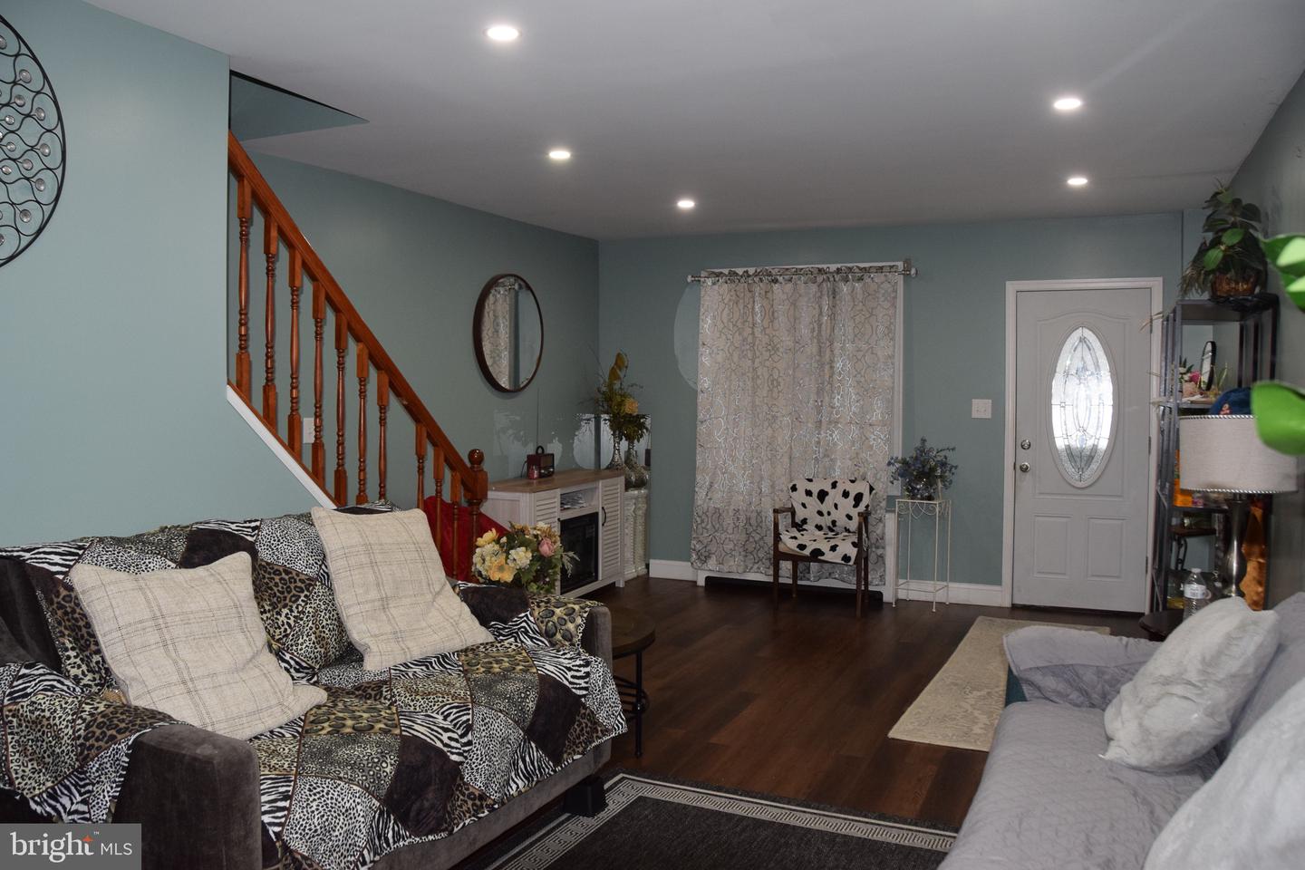 1124 Spruce St Property Photo 6