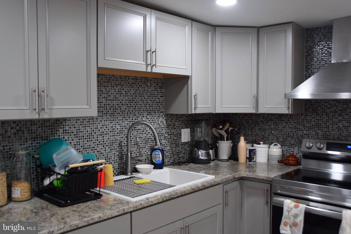1124 Spruce St Property Photo 10