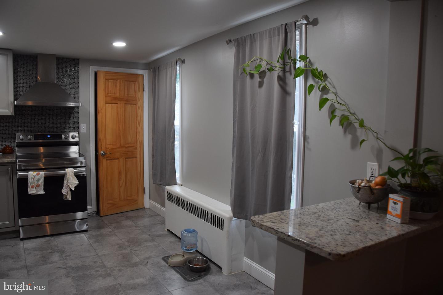 1124 Spruce St Property Photo 11