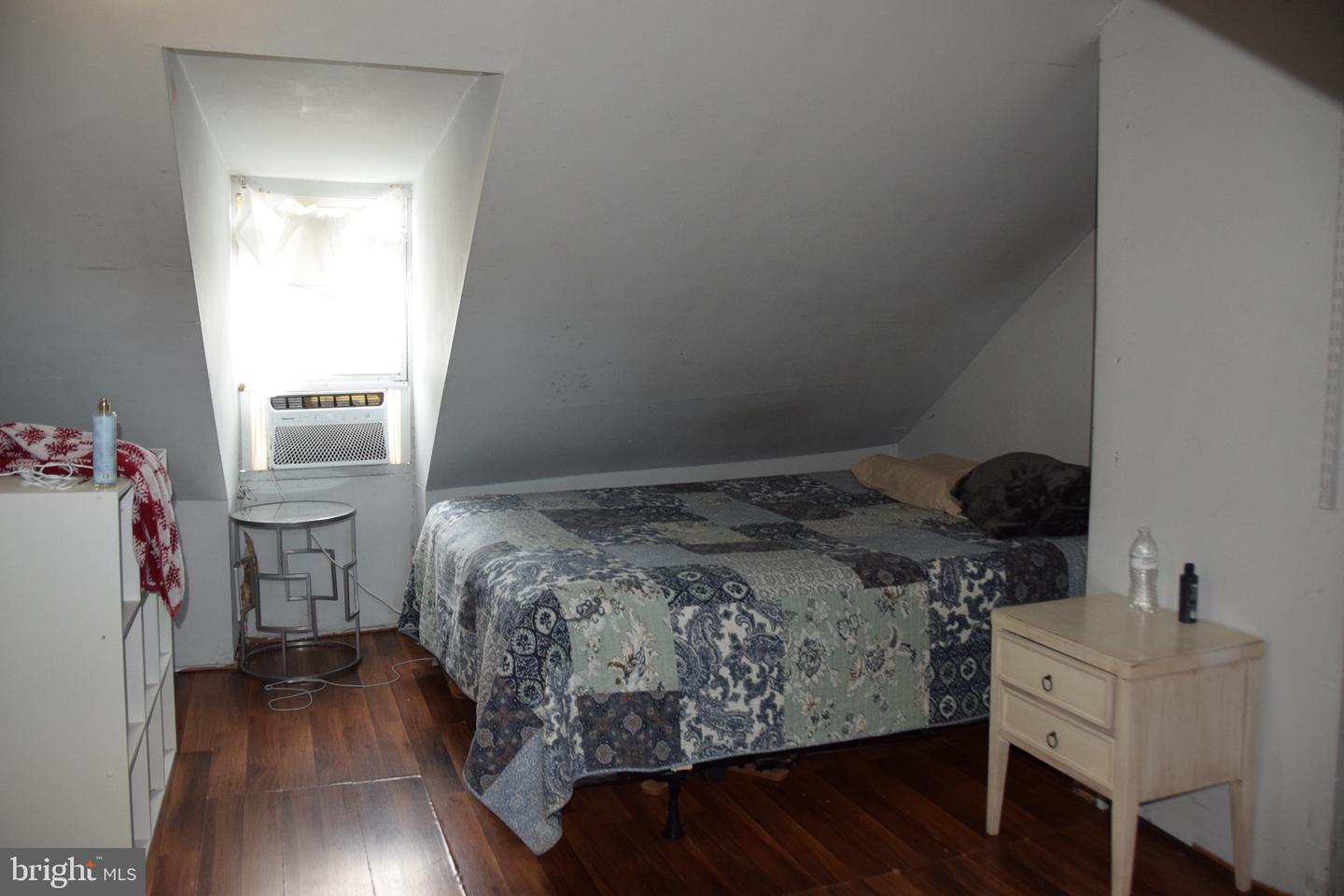 1124 Spruce St Property Photo 19