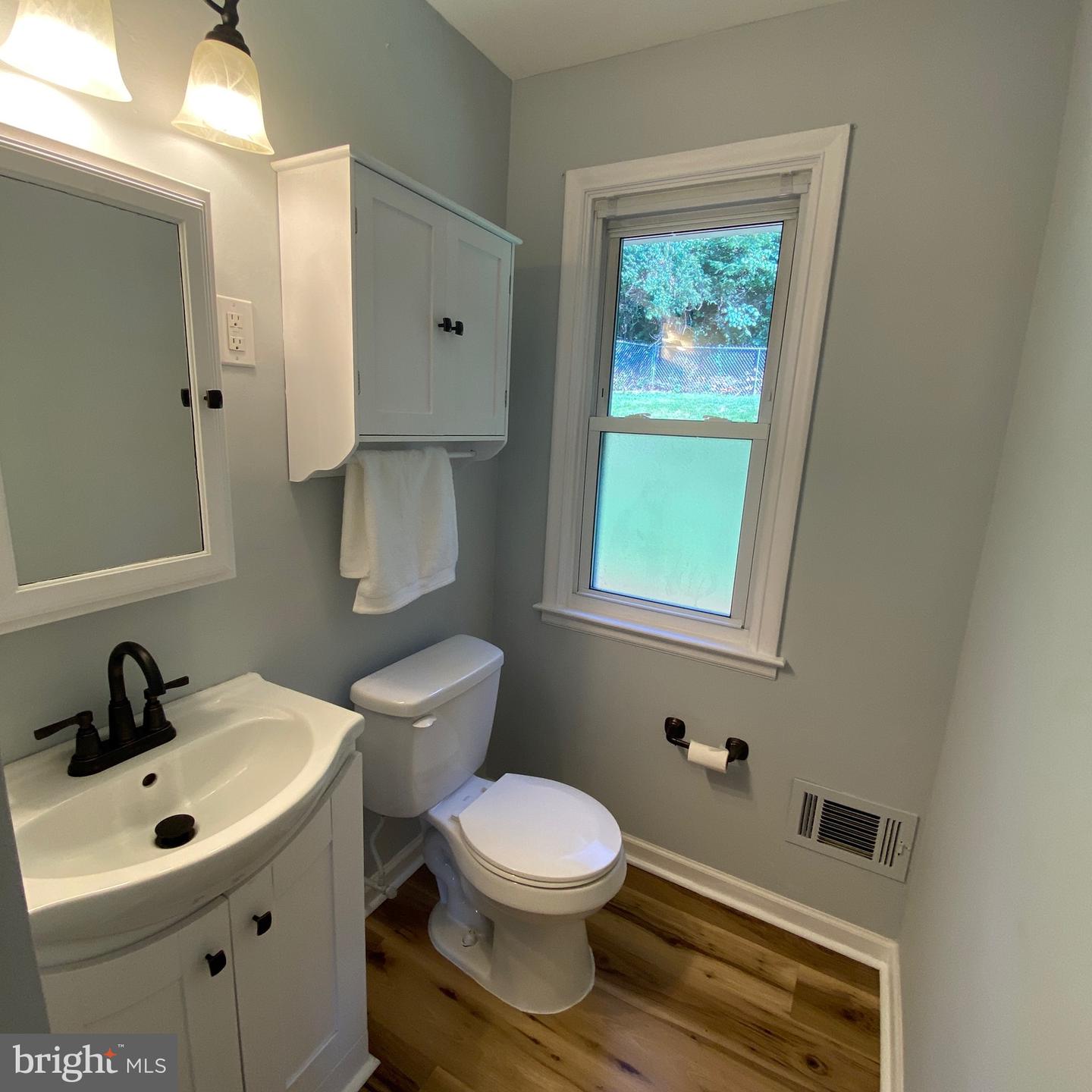 2341 Highland St Property Photo 4