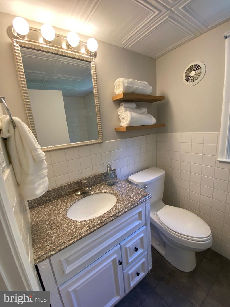 2341 Highland St Property Photo 12