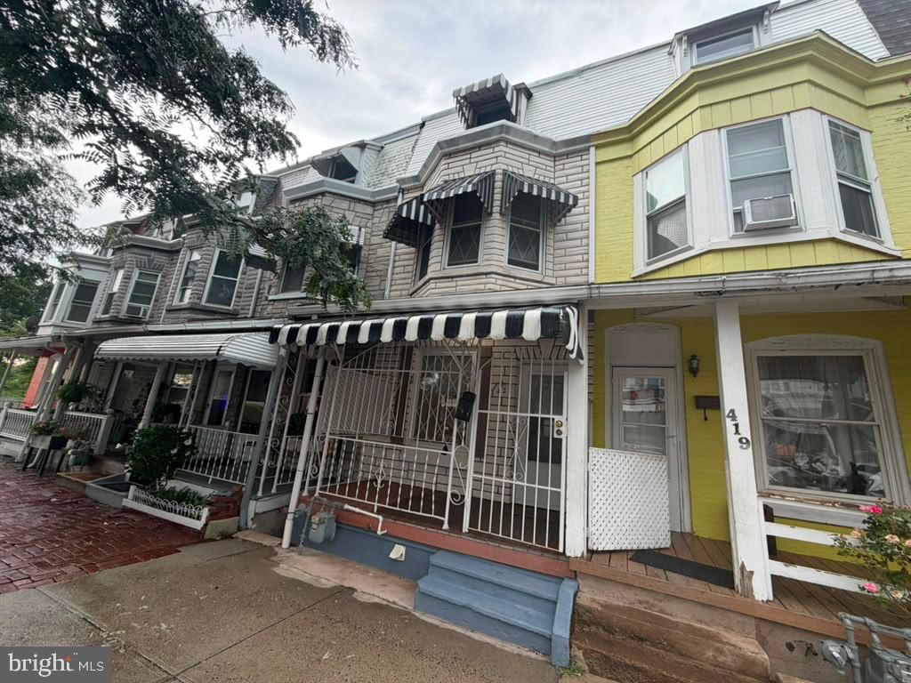421 W Windsor St Property Photo 2