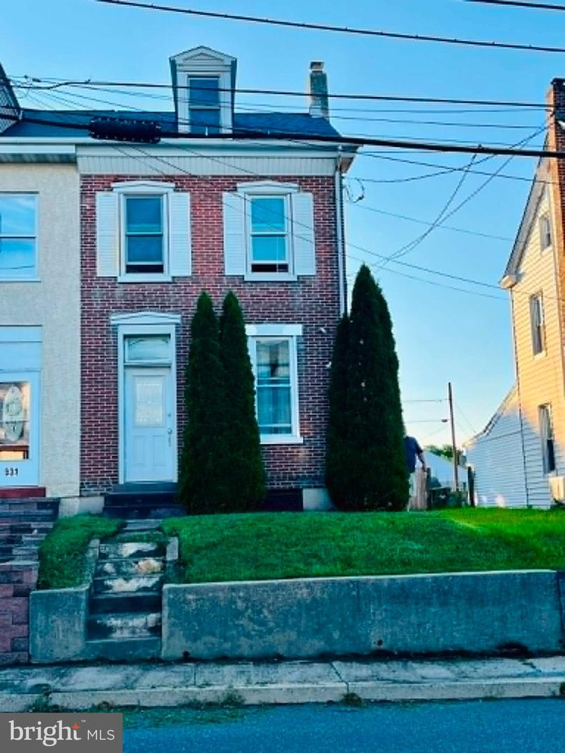 533 N Reading Ave Property Photo 1