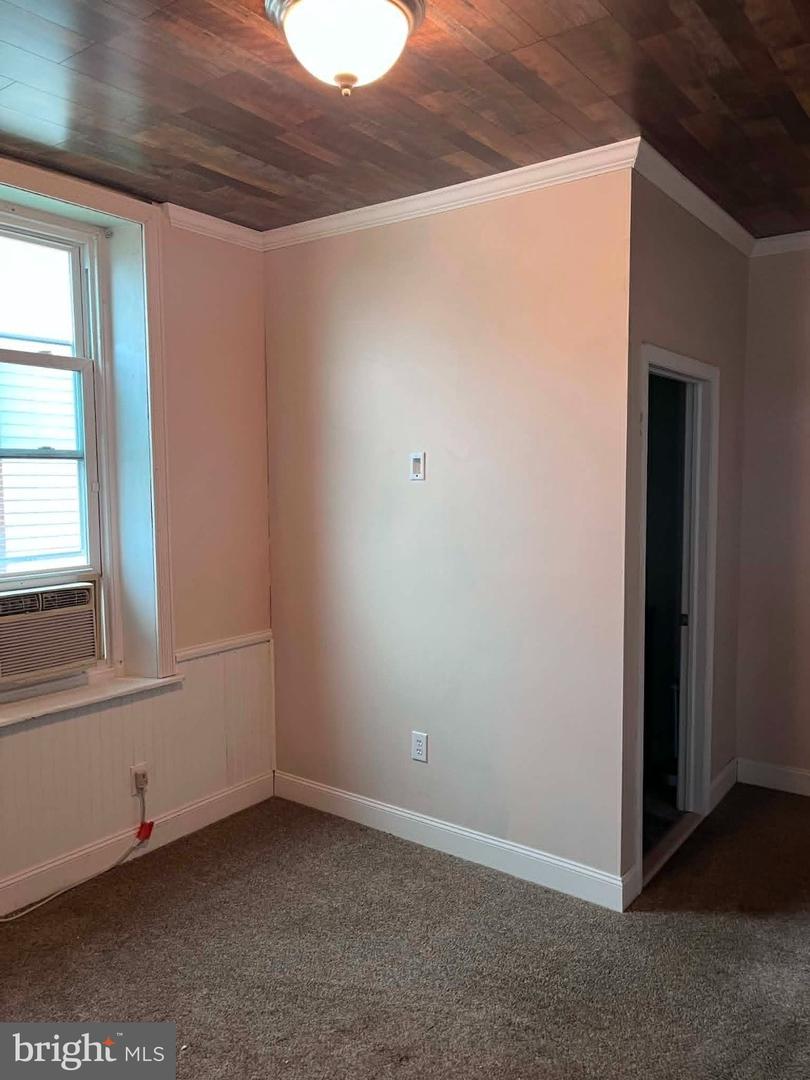 533 N Reading Ave Property Photo 6