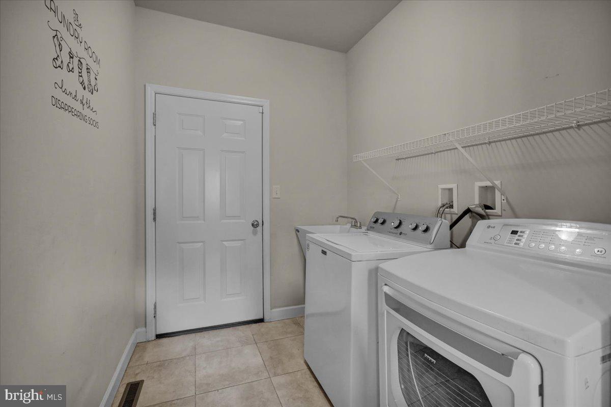1004 Helm Ln Property Photo 18