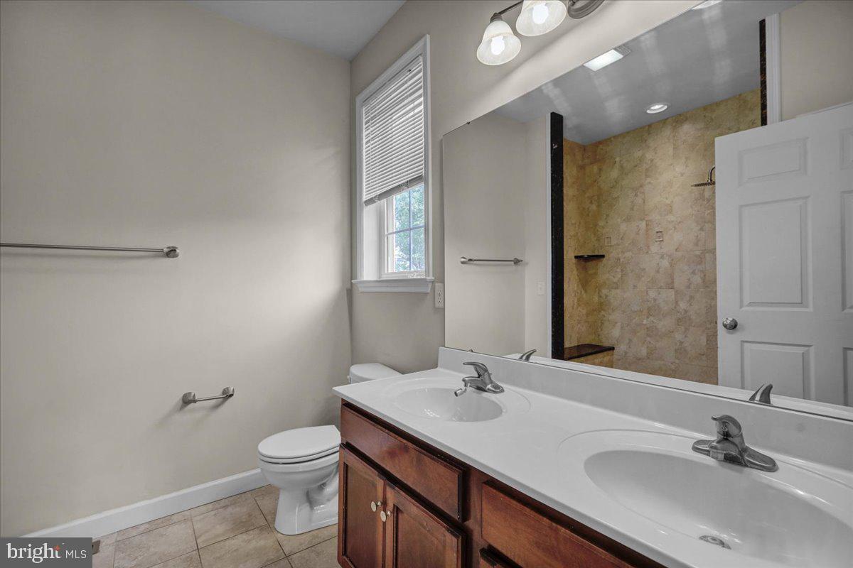 1004 Helm Ln Property Photo 22