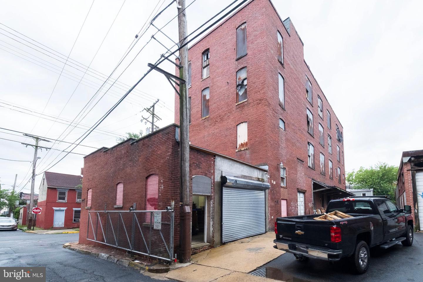 619 Spruce St Property Photo 4