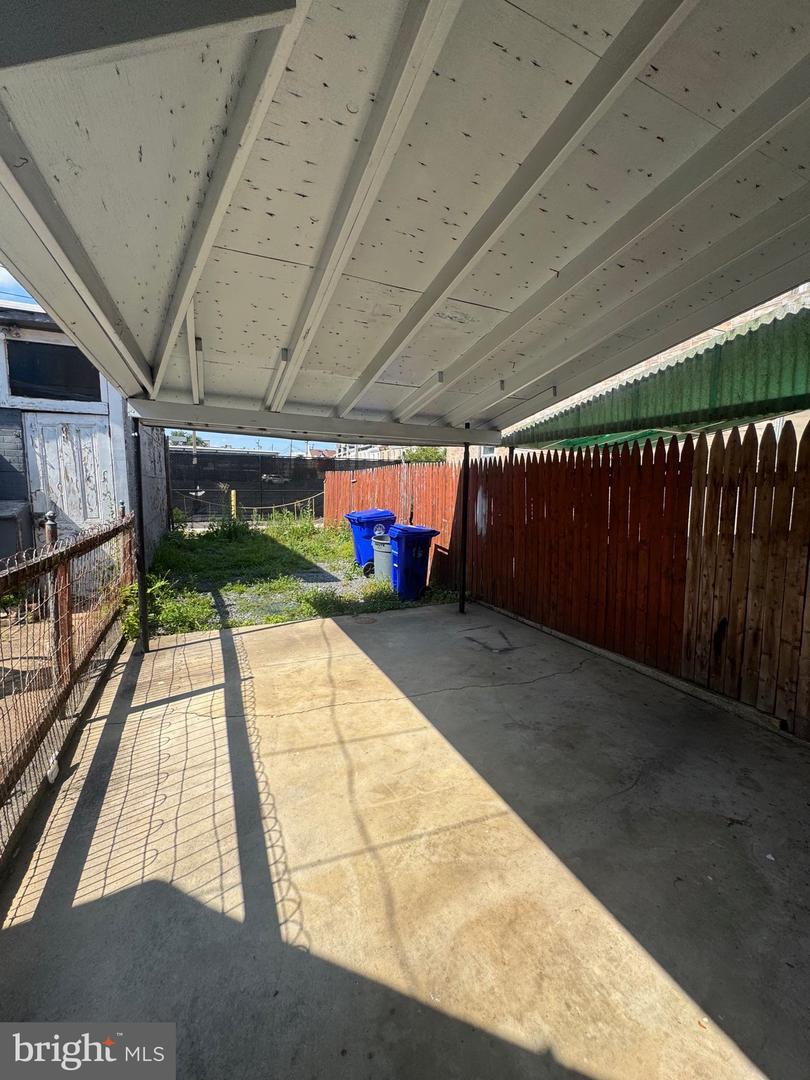 919 Perry St Property Photo 15